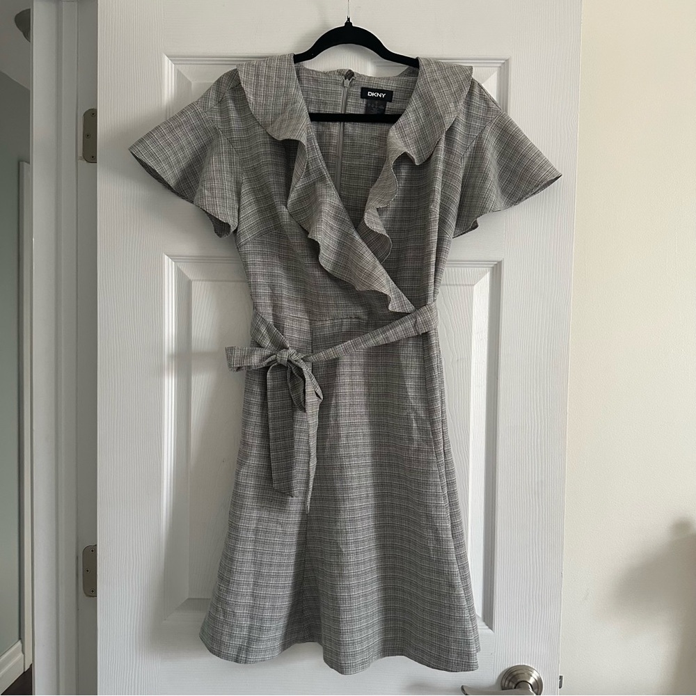 Size 6 DKNY Women’s Flutter Sleeve Wrap Dress Grey Plaid Fit Flare Belted - Picture 4 of 7